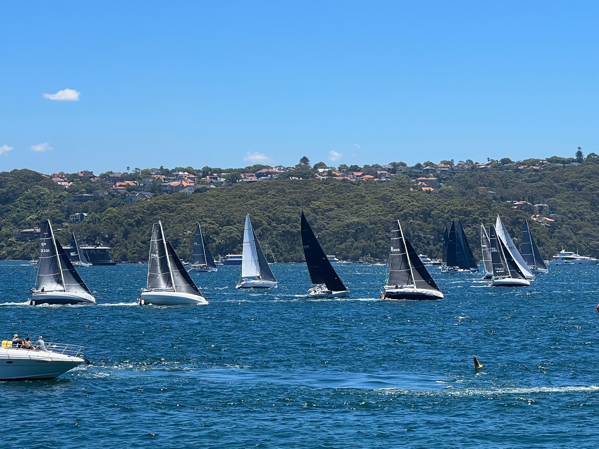 4 Sunfast 3300 on Starboard tack at the start of the Sydney to Hobart